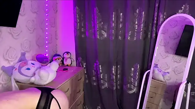 kiraless live cam on StripChat