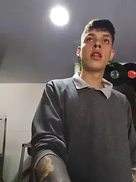 Vlackniyaaa6565's cam show statistics and live stream