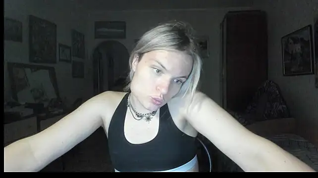 milliKira006 live cam on StripChat