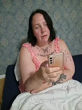 Noraya_ink live cam on StripChat