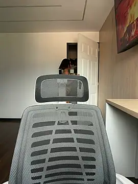 luvely_unique_ live cam on StripChat