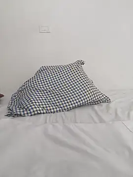 TattyHarrisquirtt live cam on StripChat