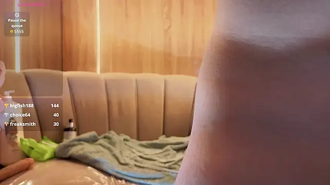 rox_luxury_tf live cam on StripChat