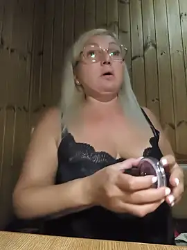 White-Chocolatte live cam on StripChat