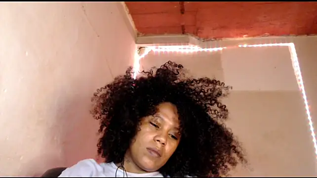 cherry_cleou live cam on StripChat
