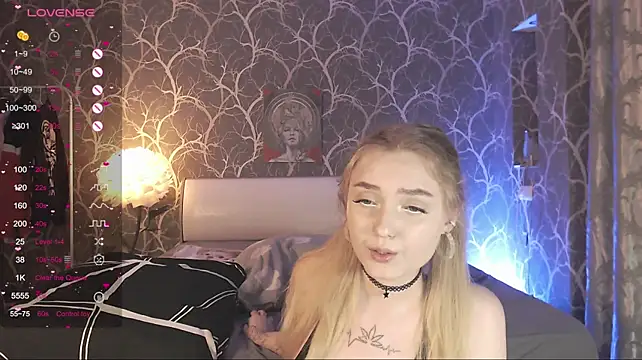 MiaMiaMeow live cam on StripChat
