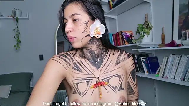 Nikol-JE live cam on StripChat