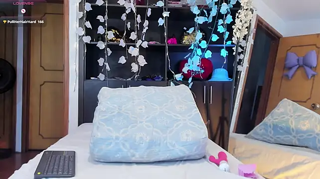 cleopatraa live cam on StripChat