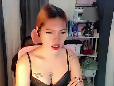 Zyradvega live cam on StripChat