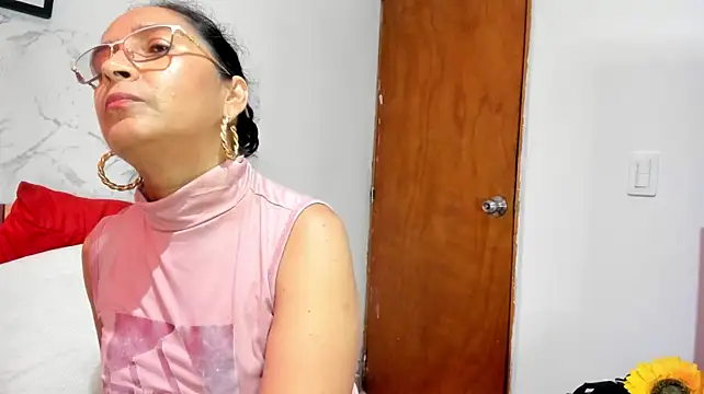 AnnaArela live cam on StripChat