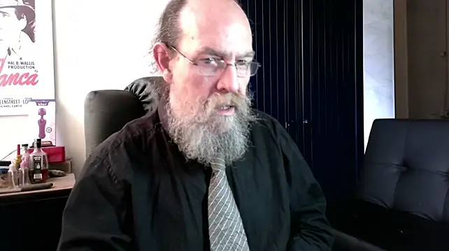 Uncle_Hottie live cam on StripChat