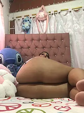 Rachellcooperrr live cam on StripChat