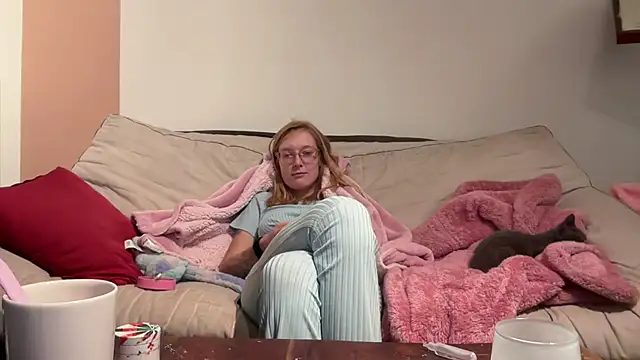 DouceMarine live cam on StripChat