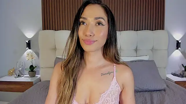 emma23__ (F young) - show my ass