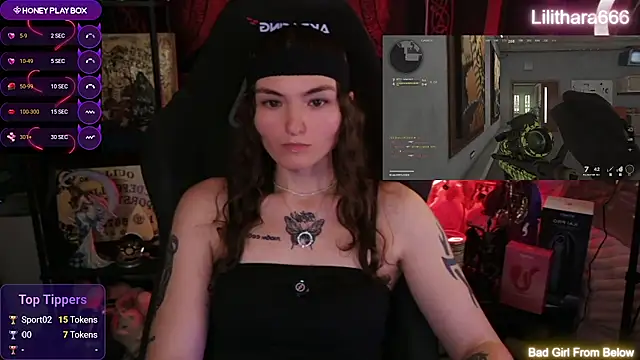 lilithara666 (T young) - Topless