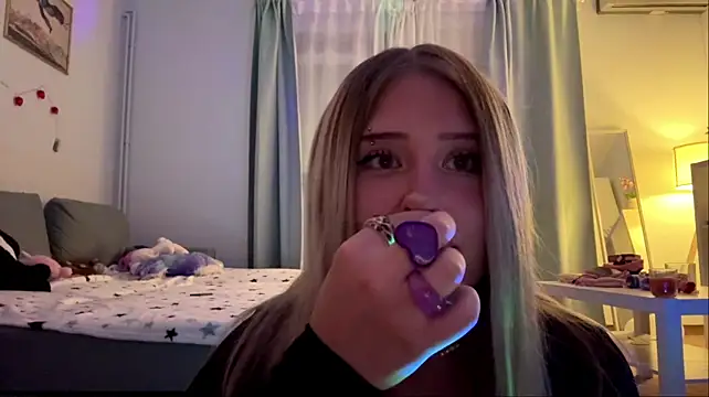 em_butterfly's live room