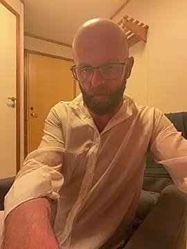 mrmoi1234 (Ask my age) - Get my clothes wet and transparent 💦