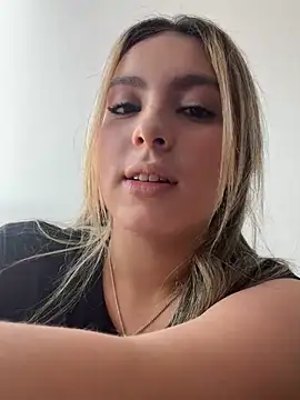 cloee_rainbow1 stripchat