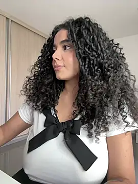 Curlyierr live cam on StripChat