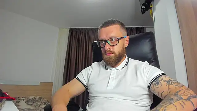 Findom_guy live cam on StripChat