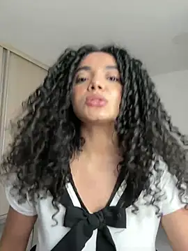 Curlyierr live cam