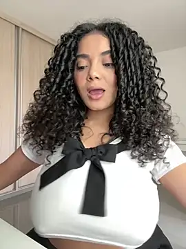 Curlyierr live cam
