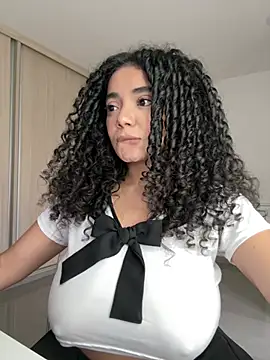 Curlyierr live cam