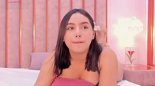 Zoe_Monrow live cam on StripChat