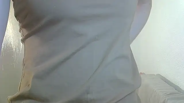 ViraVrema live cam on StripChat