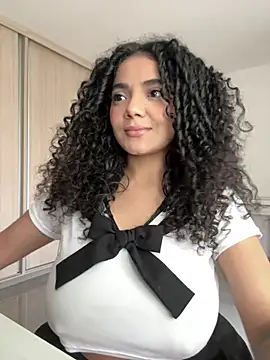 Curlyierr live cam