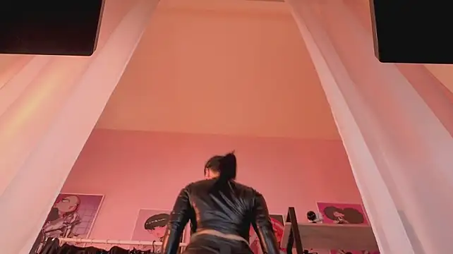 jolie_orchid (Ask my age) - make My nipples hard
