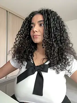 Curlyierr live cam