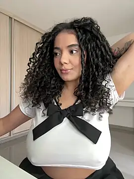 Curlyierr live cam