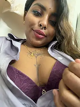 OpposedLoom live cam on StripChat