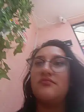 Mariana_Blackwood live cam on StripChat