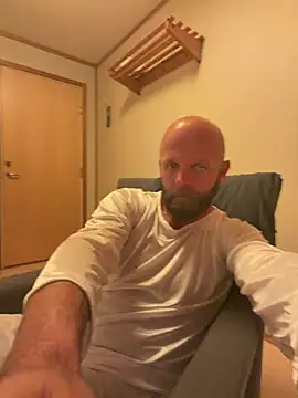 mrmoi1234 (Ask my age) - Get my clothes wet and transparent 💦