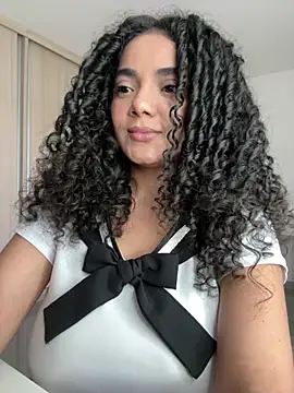 Curlyierr live cam