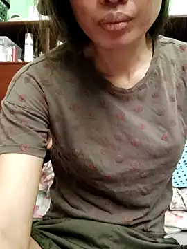 queensoreal (Ask my age) - B-day this week🙏. Save me and cum💦
