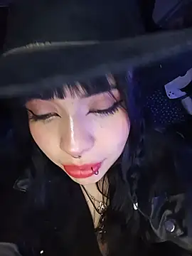 HannaRoussee live cam on StripChat