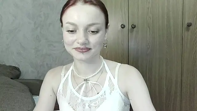 Lola_SweetGlow live cam on StripChat