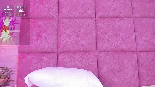 LilyRoxi live cam on StripChat