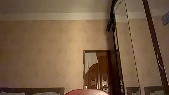 TarenOgilvie live cam on StripChat