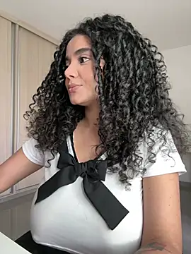 curlyierr (F young) - UNDRESS AND GET NAKED
