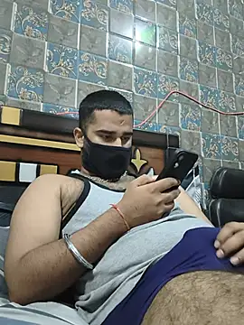 BeardKingoBack live cam on StripChat