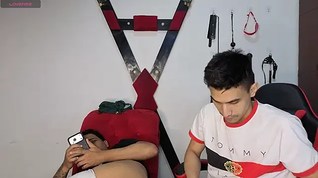 Alejandro_and_Deiby live cam on StripChat
