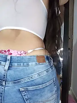 Aishah_kiss live cam on StripChat