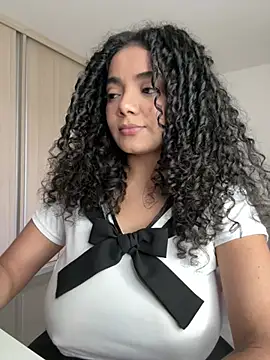 Curlyierr live sex cam