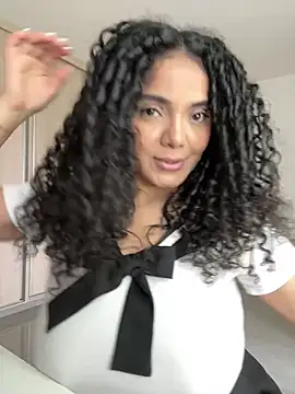 Curlyierr live cam