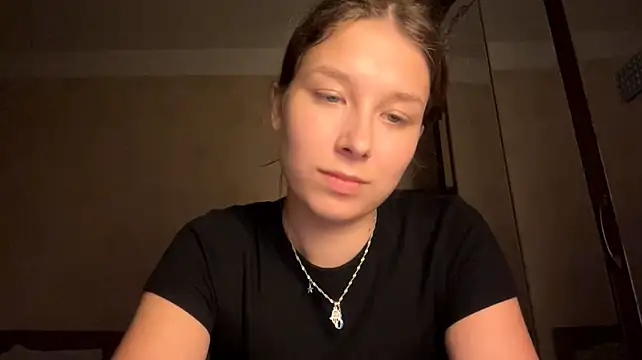 TarenOgilvie live cam on StripChat