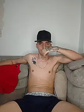 MaxHornyLatin